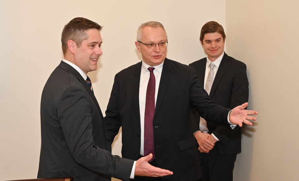 Lietuvos ir JAV delegacijų susitikime pabrėžta būtinybė didinti paramą Ukrainai