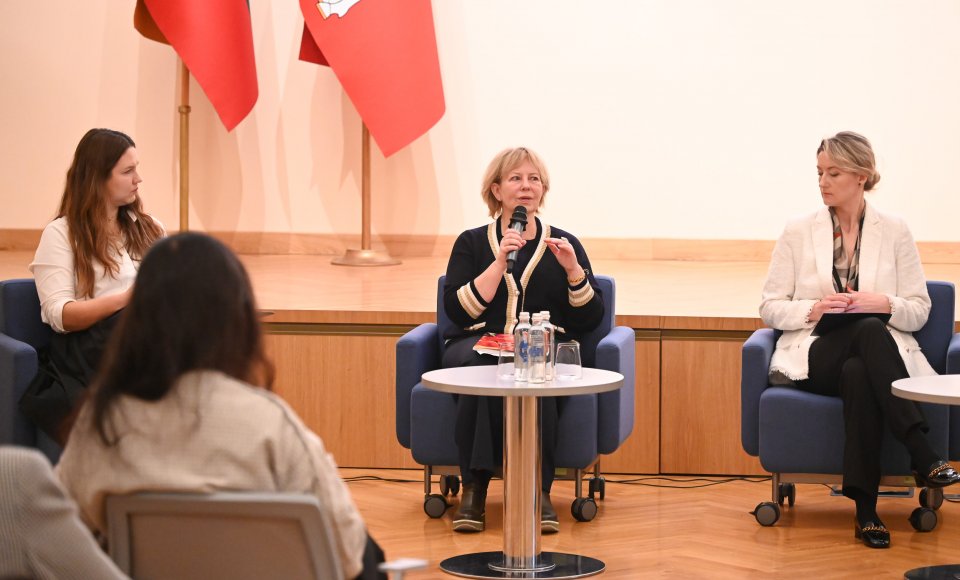 Užsienio reikalų ministerijoje vyko diskusija „Investuojame į moteris – spartiname progresą“