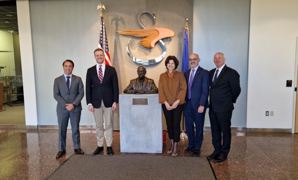 Landsbergis meets with Black Hawk manufacturers: "Hopefully, Lithuanian investment in defence will lead to military equipment testing, repair, and possibly component production in Lithuania"