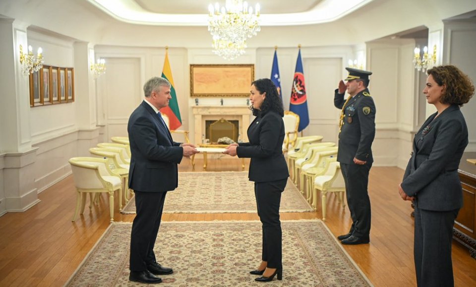 Lietuvos Respublikos ambasadorius įteikė skiriamuosius raštus Kosovo Respublikos Prezidentei