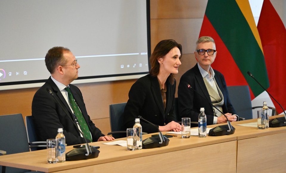 Užsienio reikalų ministerijoje aptariama Lietuvos ir Lenkijos draugiškų santykių ir gero kaimyninio bendradarbiavimo sutarties svarba dvišaliams santykiams