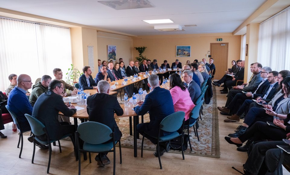 Lietuvos ambasadoje Kyjive įvyko su NATO integracija susijusių Ukrainos reformų pasiekimų pristatymas