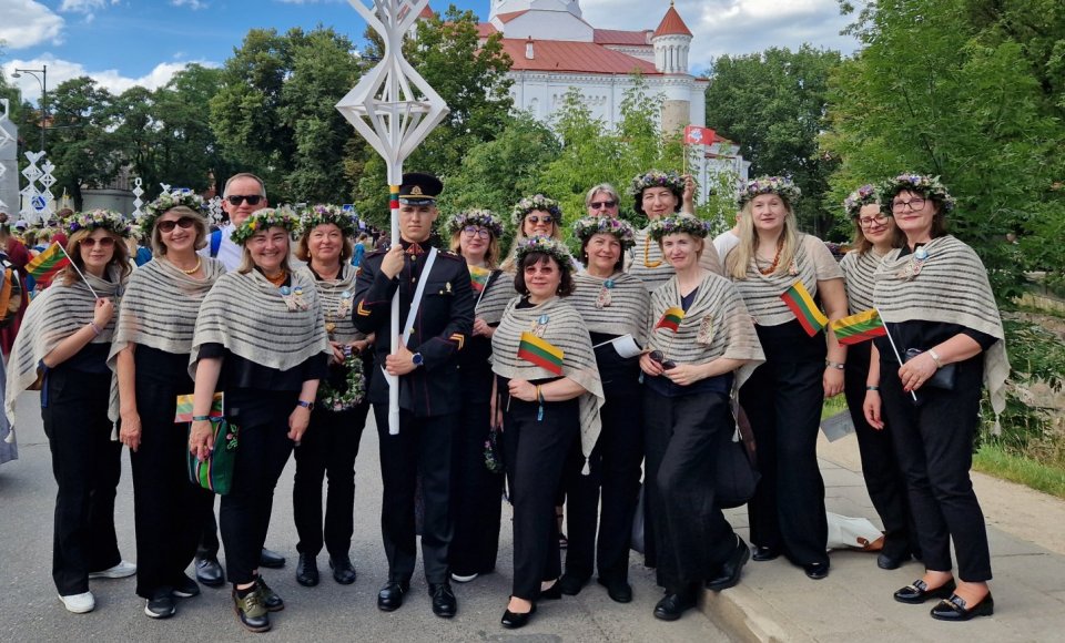 Šimtmečio Dainų šventėje – Lietuvos diplomatų choro balsai