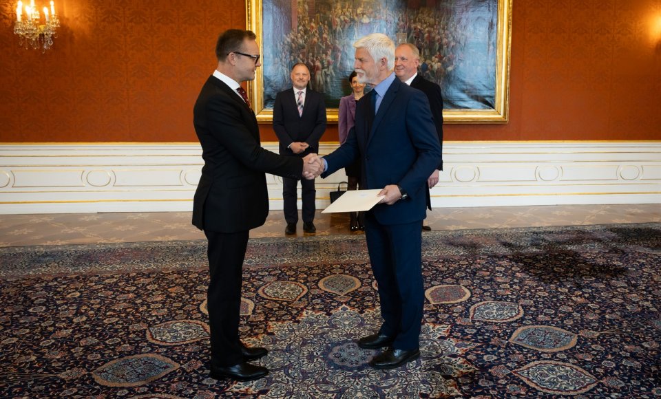 Ambasadorius R. Kačinskas įteikė skiriamuosius raštus Čekijos Prezidentui P. Pavelui