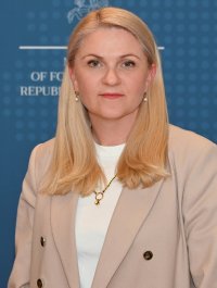 Айсте Стакеньене