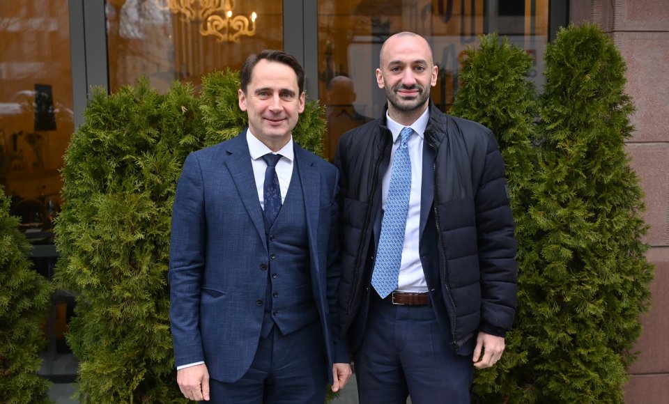 Viceministras Sigitas Mitkus ir Prancūzijos valstybės ministras Europai Benjamin Haddad aptarė...