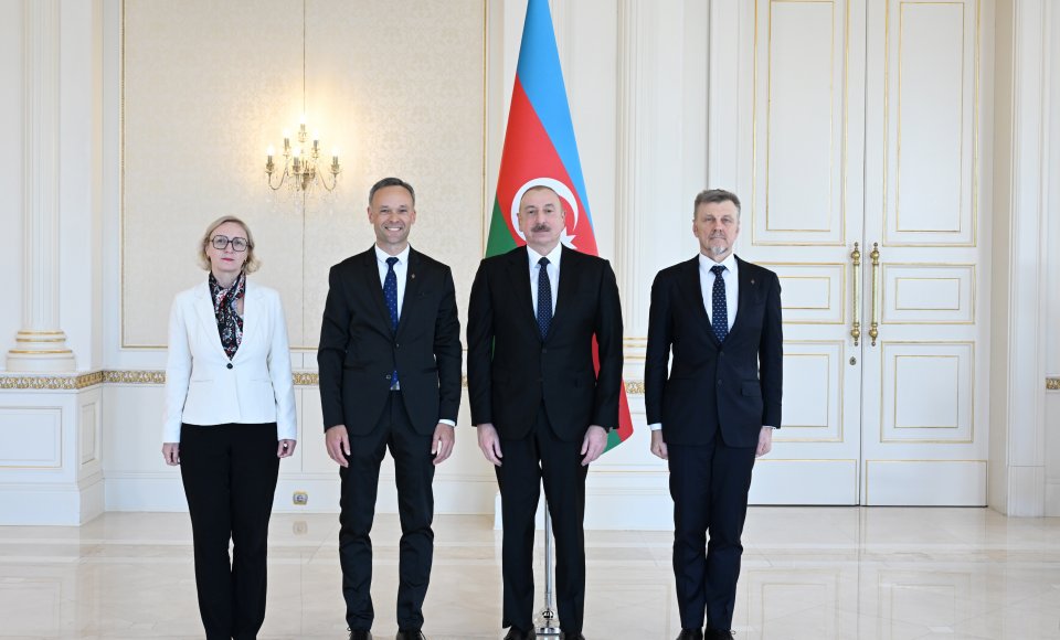 Посол К. Вашкелявичюс вручил верительные грамоты Президенту Азербайджана И. Алиеву   