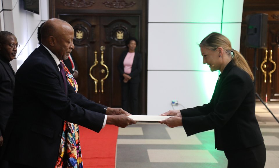 Ambasadorė R. Jankauskaitė įteikė skiriamuosius raštus Namibijos Prezidentui