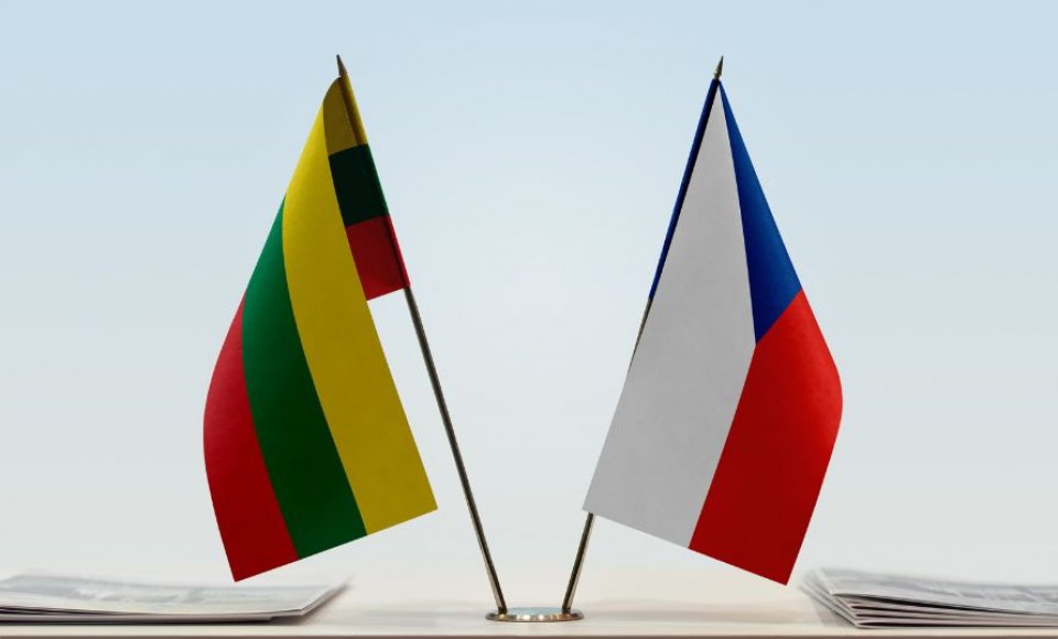 Lietuvos ambasadorius su Čekijos kariuomenės vadovu aptarė saugumą, gynybos bendradarbiavimą ir...
