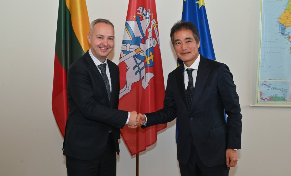 Viceministras J. Pranevičius su Japonijos ambasadoriumi: besikeičiant geopolitinei situacijai, privalome išlaikyti artimus santykius su bendraminčiais