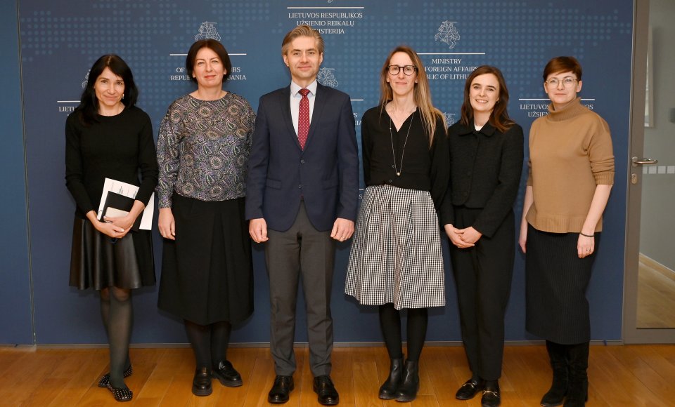 Ministras susitiko su Lietuvos diplomačių tinklo atstovėmis