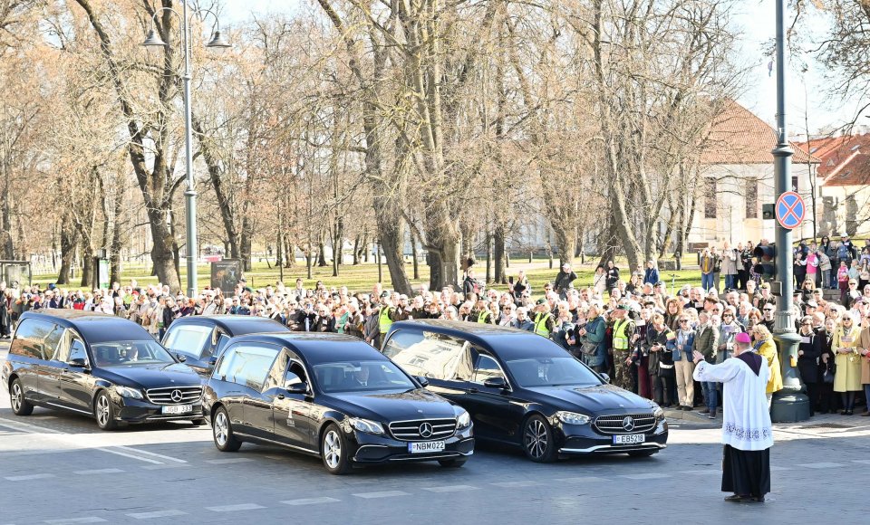 URM pagerbė ir išlydėjo žuvusius JAV karius
