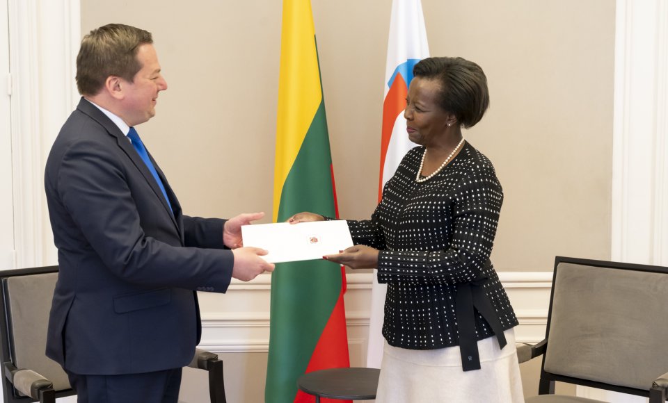 Ambasadorius Arnoldas Pranckevičius įteikė skiriamuosius raštus Tarptautinės Frankofonijos organizacijos Generalinei sekretorei