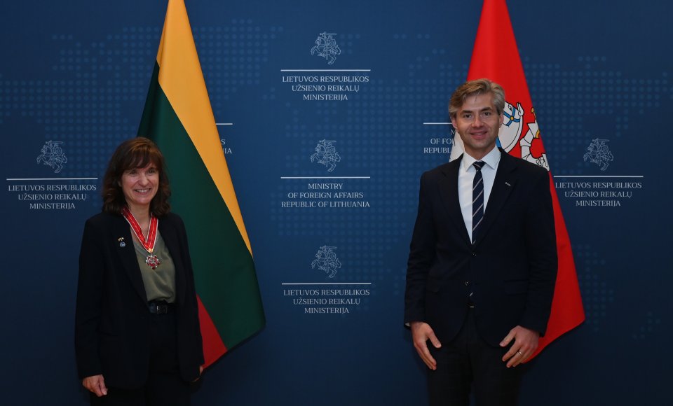 „Lietuvos diplomatijos žvaigždė“ įteikta Sorbonos universiteto prezidentei Nathalie Sylvie...
