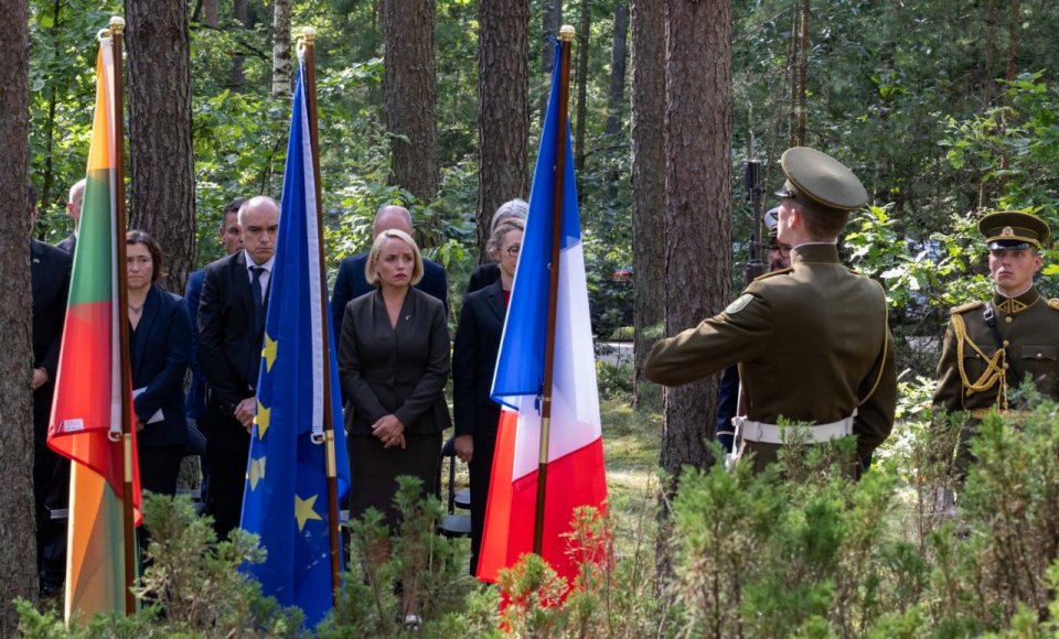Užsienio reikalų viceministrė pagerbė Holokausto aukas Pravieniškėse