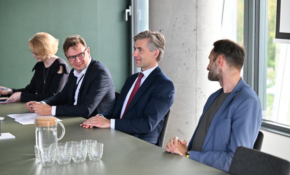 K. Budrys susitiko su Lietuvoje veikiančių verslo paslaugų centrų „Global Business Services“ ir agentūros „Investuok Lietuvoje“ atstovais