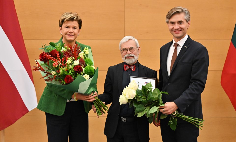 Lithuanian and Latvian Foreign Ministers award poet, translator, and essayist Vladas Braziūnas