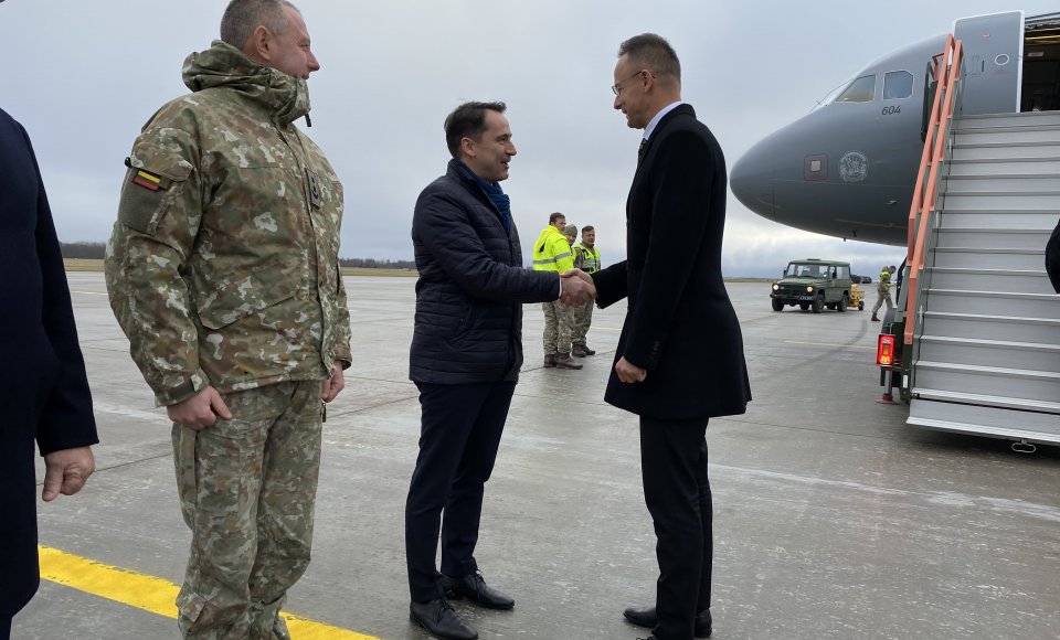 The Foreign Vice-Minister Mitkus welcomed the Minister of Foreign Affairs and Trade of Hungary, Szijjártó at Šiauliai Air Base