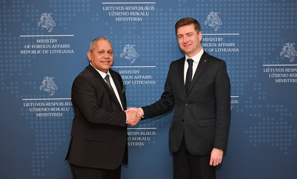 Politikos direktorius susitiko su naujai paskirtais Panamos, Mongolijos ir Filipinų ambasadoriais Lietuvai
