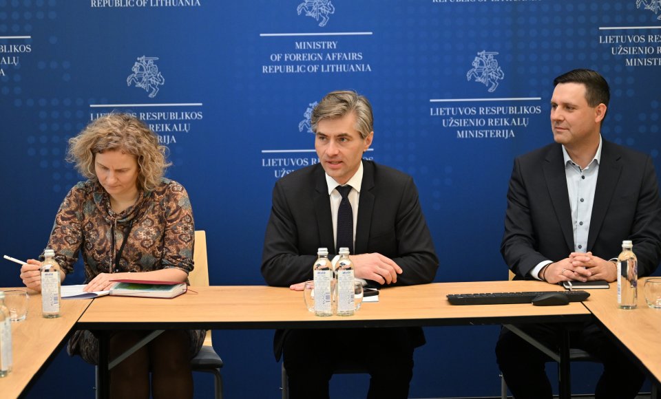Ministras susitiko su Lietuvos prekybos, pramonės ir amatų rūmų asociacijos bei regioninių rūmų atstovais