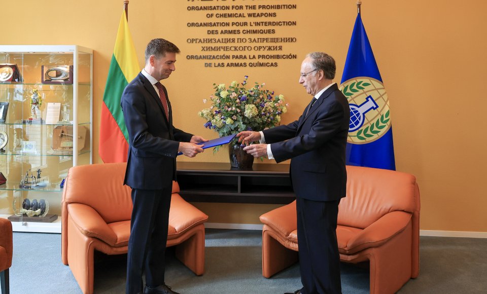 Ambasadorius Nyderlanduose įteikė skiriamuosius raštus Cheminio ginklo uždraudimo organizacijos vadovui