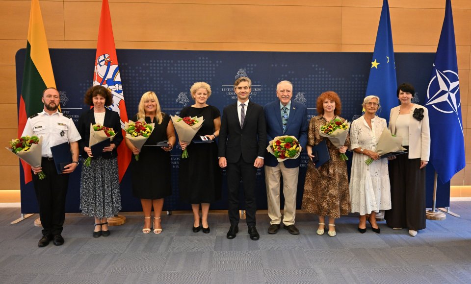 K. Budrys už išskirtinius nuopelnus Lietuvai apdovanojo diasporos atstovus ir organizacijas