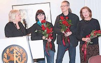 JAV LB Kultūros tarybos pirmininkė D.Lukienė (dešinėje), parodos rengėjai D.Radavičiūtė, S.Valiulis ir Mičigano LB pirmininkė L.Rugienienė. J.Urbono nuotr.