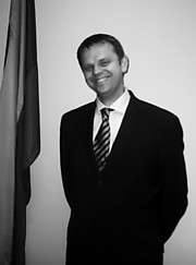 Lietuvos nuolatinis atstovas prie tarptautinių organizacijų Rytis Paulauskas akcentuoja vieną iš svarbiausių ESBO vertybių: politikai šnekasi net tada, kai konfliktuojančių šalių delegacijos  viena kitai pareiškia ir griežtų, nemalonių pareiškimų. Šalys ESBO pagalba gali ieškoti bendrų sprendimų. Diplomatija visada pranašesnė prieš karinius konfliktus. Jolantos Beniušytės nuotr.