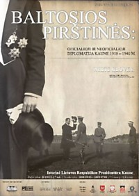 Parodos „Baltosios pirštinės: oficialioji ir neoficialioji diplomatija Kaune 1918–1940 m.“ plakatas
