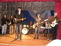 Bartuvos vidurinės mokyklos 10-11 klasių muzikantai ir dainininkai. Nuotr. R.Ronkauskienė