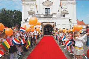 Apsilankydama Rotušėje karalienė parodė išskirtinį dėmesį Kaunui, kaip miestui. Aliaus Koroliovo nuotr.