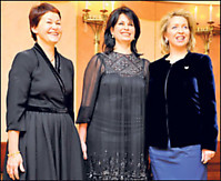 Vakar Maskvoje susitiko (iš kairės) Lietuvos premjero A.Kubiliaus žmona R.Kubilienė, šviesaus atminimo garsiojo muziko M.Rostropovičiaus duktė O.Rostropovič ir Rusijos prezidento D.Medvedevo žmona S.Medvedeva. V.Ščiavinsko nuotr.