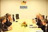 I.Leancă (antras iš kairės), A.Ažubalis (antras iš dešinės)