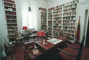 K.Lozoraitis rūpinosi ir staiga mirusio brolio S.Lozoraičio archyvu (G.Mačiulio nuotr.)