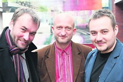Lenkų žurnalistai (iš kairės) R.Rzeszotekas, J.Kielpinskis ir A.Luksas Vilniuje vakar pristatė savo knygą apie Lietuvą. R.Danisevičiaus nuotr.