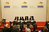 Iš dešinės į kairę: A.Ažubalis, ESBO atstovė spaudai Virginie Coulloudon, D.Mijatovič, gido autorius, Europos žurnalistų asociacijos atstovas Williamas Horsley