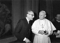 Jonui Pauliui II Kazys Lozoraitis pristato Vilniaus konservatorijos chorą, 1989 m. kovas Romoje Asmeninio albumo nuotr.