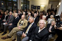 Lietuvos ambasadoje susitiko pokario metais iš Rytprūsių į Lietuvą duonos ieškoti traukę vaikai. Šiandien jie dalijasi skirtingais likimais ir skirtingomis gyvenimo istorijomis.